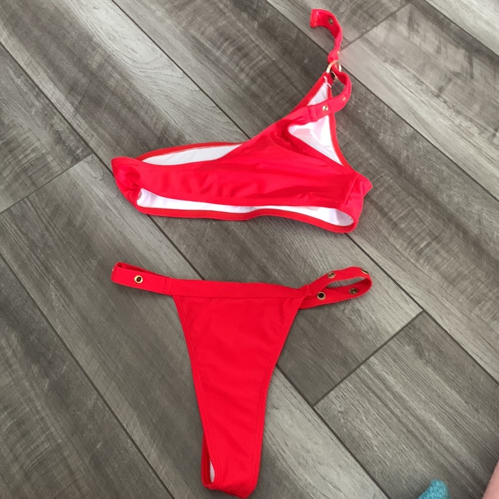 Red Bikini - Picture 4 of 4